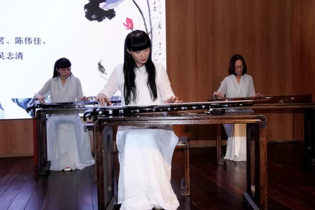 2017霞影琴馆十六周年馆庆音乐会(图23) https://mmbiz.qlogo.cn/mmbiz_jpg/qRFMmJoC2YEia2Nl4fiawt4JyRFSF9r9fl8QruOnAv1a5unDVcVaXoovp1VCwneibWOHavicJxPdDe3eI5jiabzUticQ/0?wx_fmt=jpeg