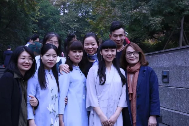 2017霞影琴馆十六周年馆庆音乐会(图31) https://mmbiz.qlogo.cn/mmbiz_jpg/qRFMmJoC2YEia2Nl4fiawt4JyRFSF9r9flgscsRsiawsdkMvya1Lvw7H3Cib6koqoagqowK98k5NQiauUnh8prGEgzw/0?wx_fmt=jpeg